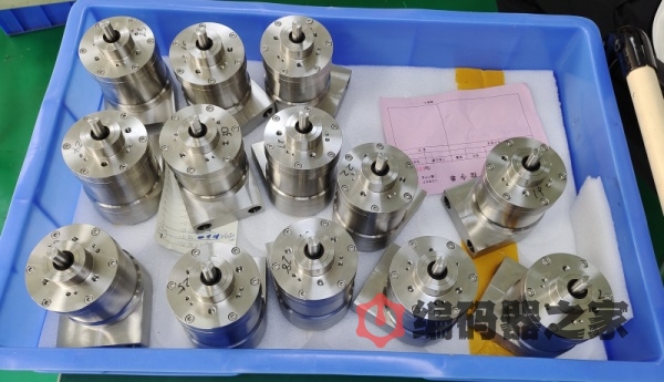 AVM78E-021K2A0BN-1212，倍加福防爆绝对值编码器（2米出线）